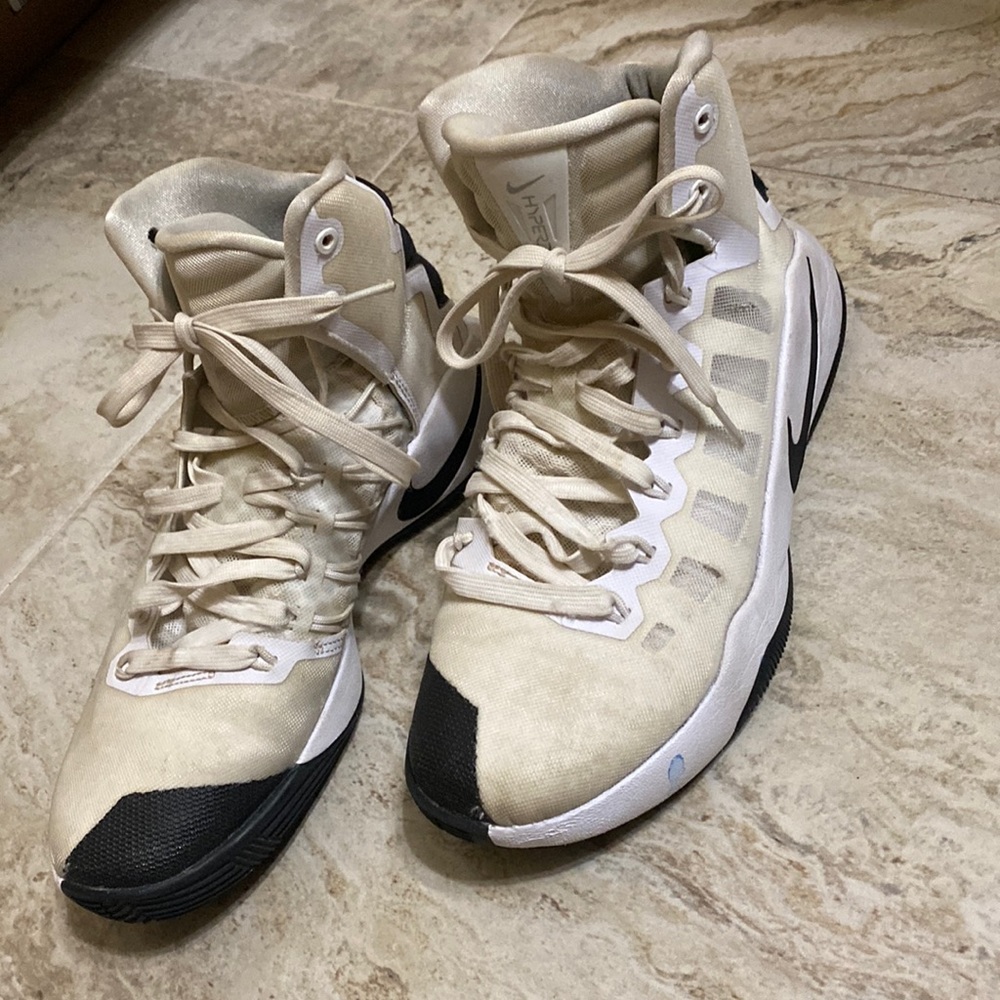Womens size 8 Nike basketball shoes
